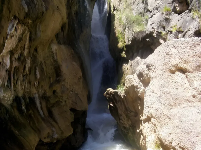 آبشار گل آخور - تصویر 2
