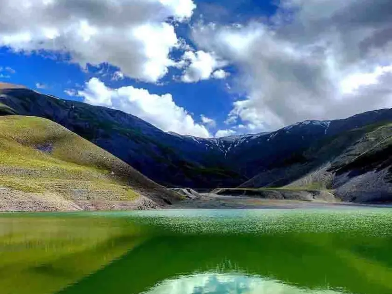 دریاچه چشمه سبز گلمکان