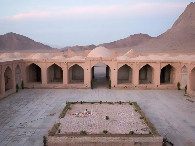کاروانسرای آجری انجیره - تصویر 2