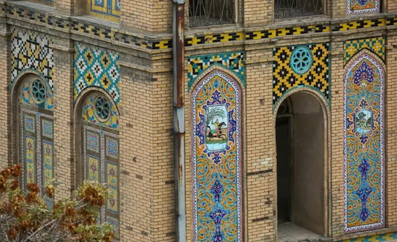 عمارت کلاه‌فرنگی عشرت‌آباد - تصویر 2