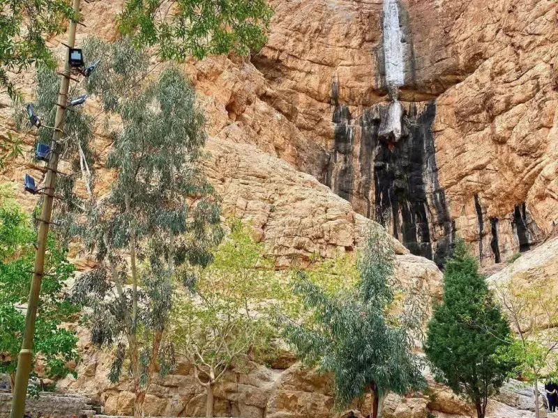 آبشار چشمه لادر - تصویر 1