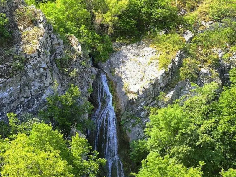 آبشار آغویه