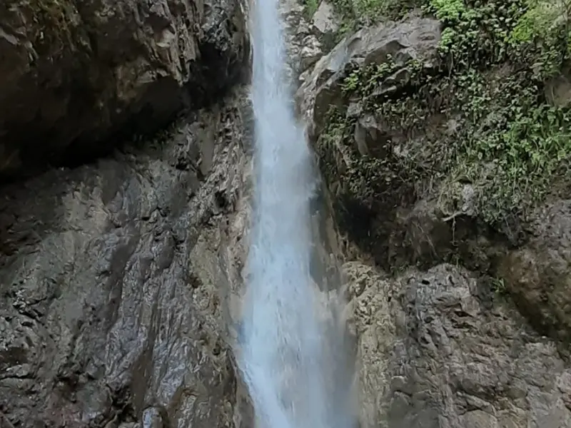 آبشار سرخه کمر - تصویر 4