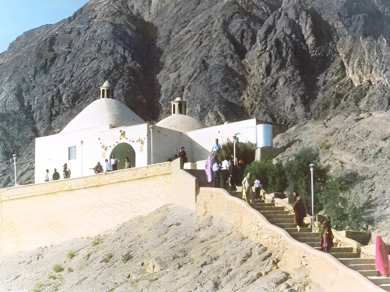 زیارتگاه پیر هریشت - تصویر 3