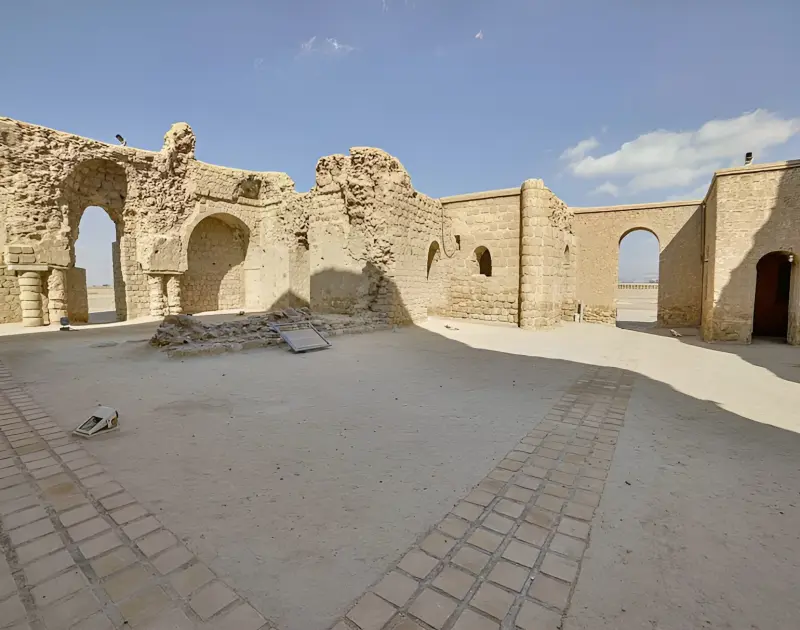 کاخ سروستان - تصویر 2