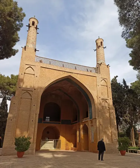 منارجنبان اصفهان، اصفهان
