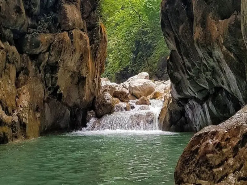 آبشار تنگه‌دار