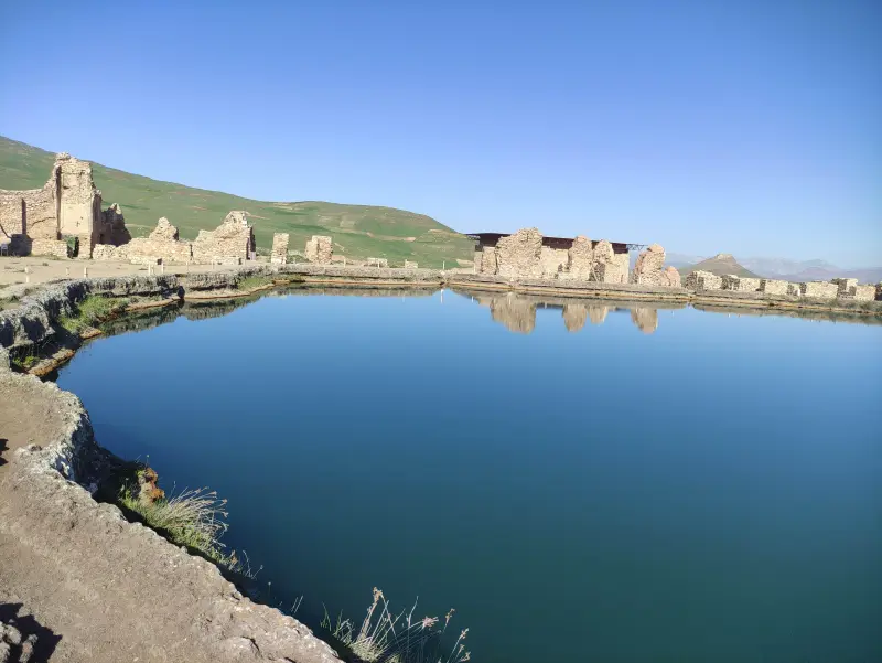 تخت سلیمان - تصویر 1