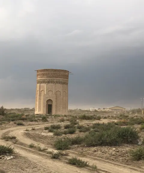 برج مهماندوست، سمنان