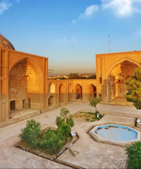 مسجد جامع ساوه، مرکزی