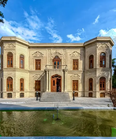 موزه آبگینه و سفالینه، تهران