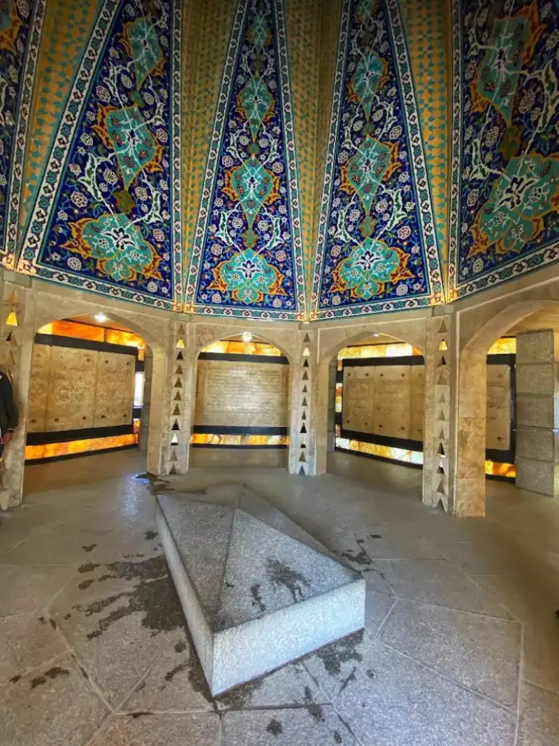 آرامگاه باباطاهر - تصویر 4