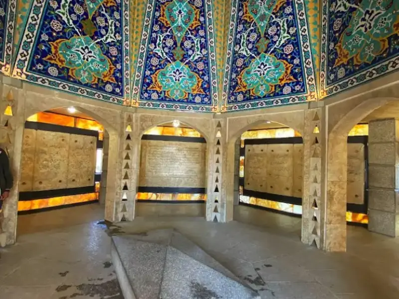 آرامگاه باباطاهر - تصویر 4