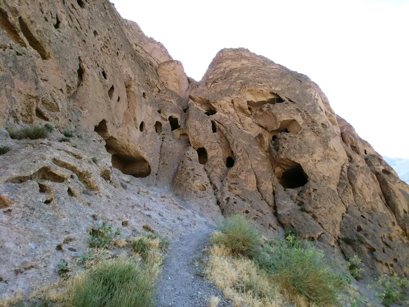 غارهای دستکند آمل